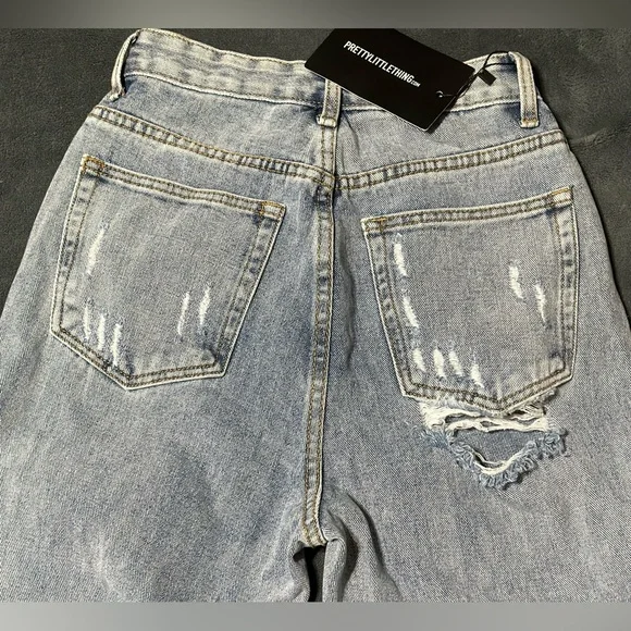 (138)- 🤯 Look At These Pretty Little Things!🤩 These Jeans Are Loaded🔥 - Picture 2 of 3